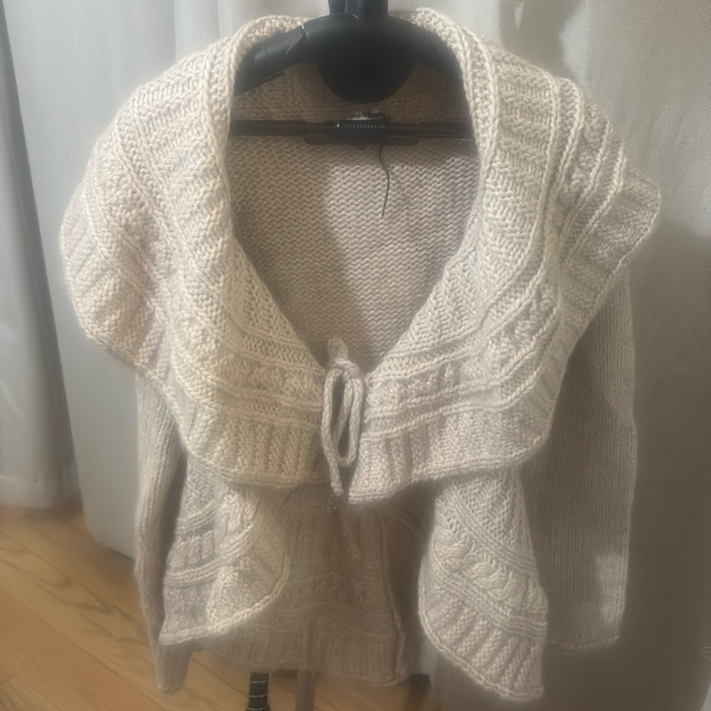 Medium open brown sweater. Made in Italy.